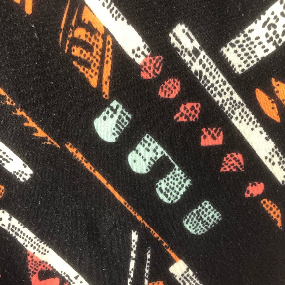 SOLD LulaRoe, Prefect T Style with a 90s Vibe - Picture 2 of 3